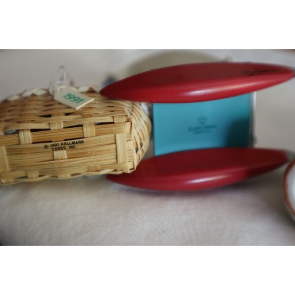 Lot Of 5 Hallmark Cat Kitty Feline Ornaments Picture Frame Sail Boat Basket - Picture 11 of 15